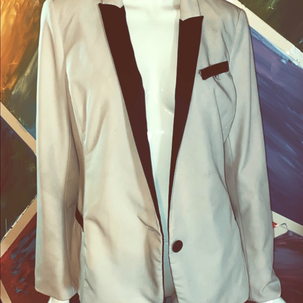 Super sheek black and white blazer